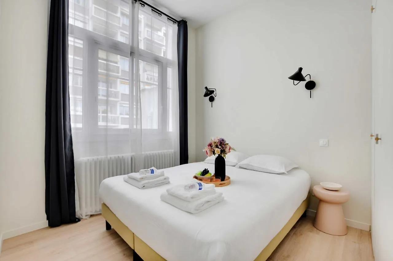 Modern Apartment - 2Br-6P - Eiffel Tower Paris France