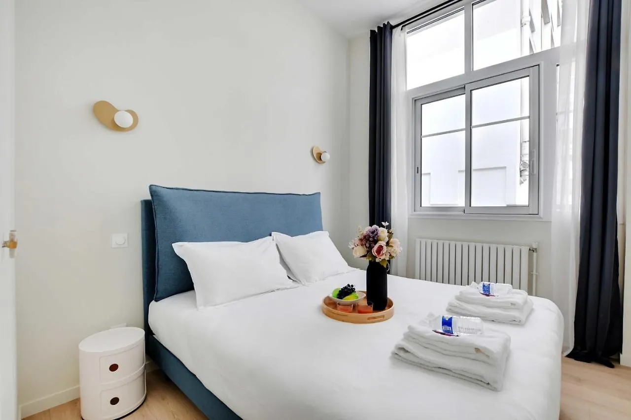 Modern Apartment - 2Br-6P - Eiffel Tower Paris France